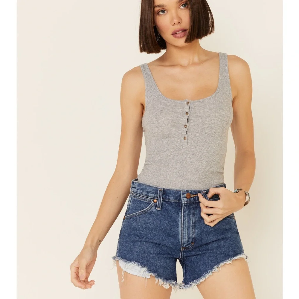 Wrangler Reworked Short - Picture 2 of 5